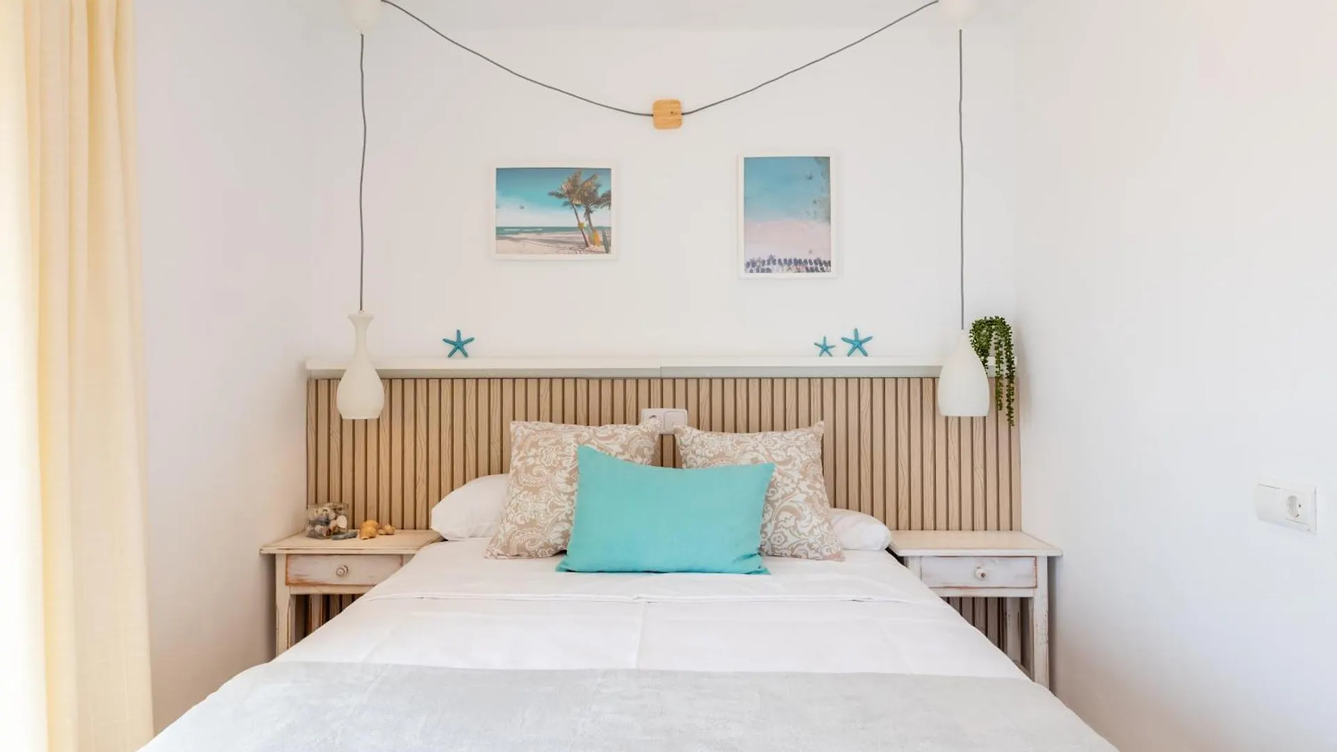 Beachfront Penthouse 콜로니아 산트 호르디 0*,