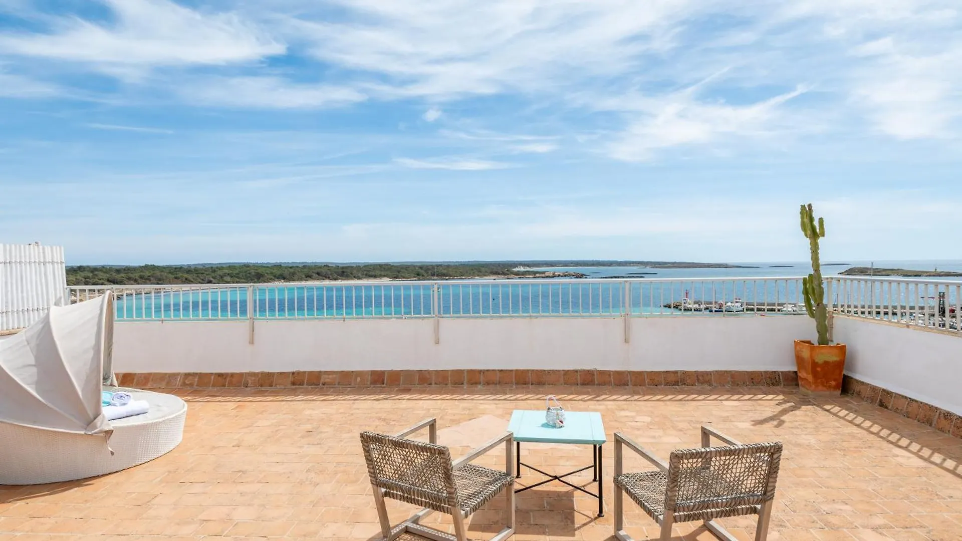 Beachfront Penthouse 콜로니아 산트 호르디 아파트